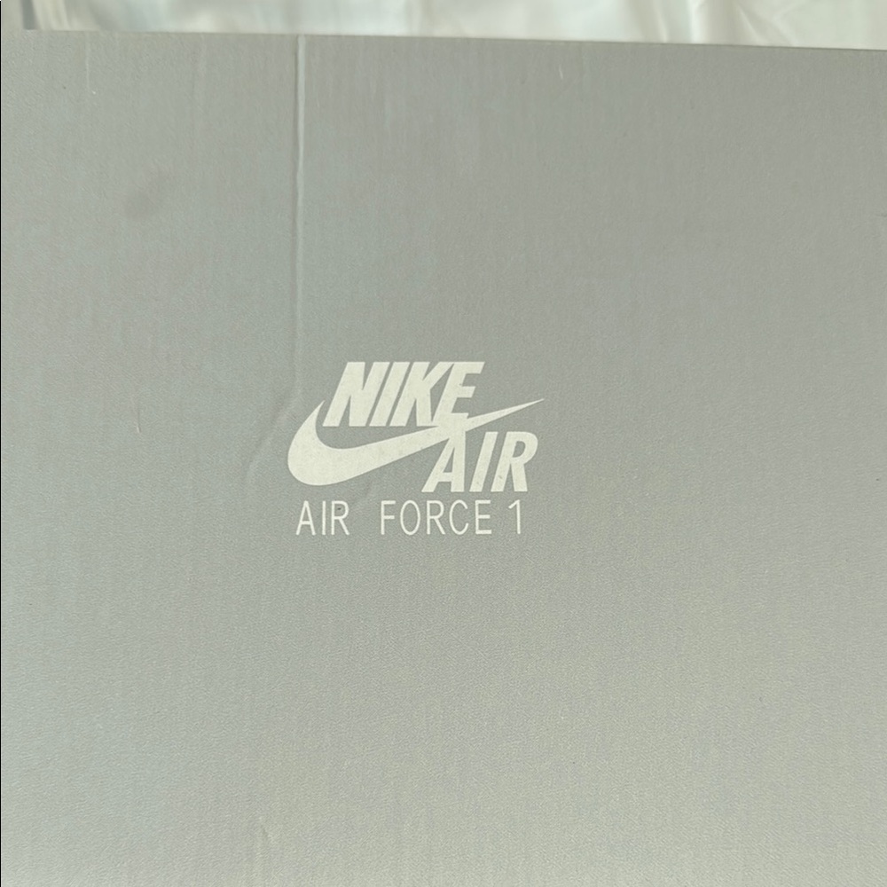 Nike Air Force 1 Box in Gray
